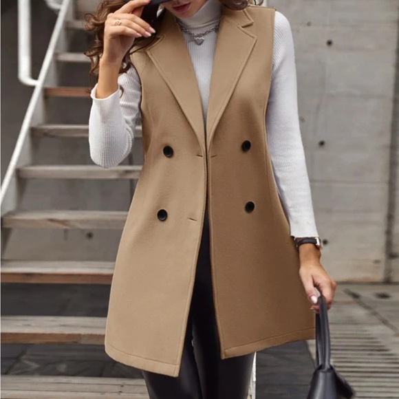 Luxe tan double breasted sleeveless coat - Picture 1 of 6